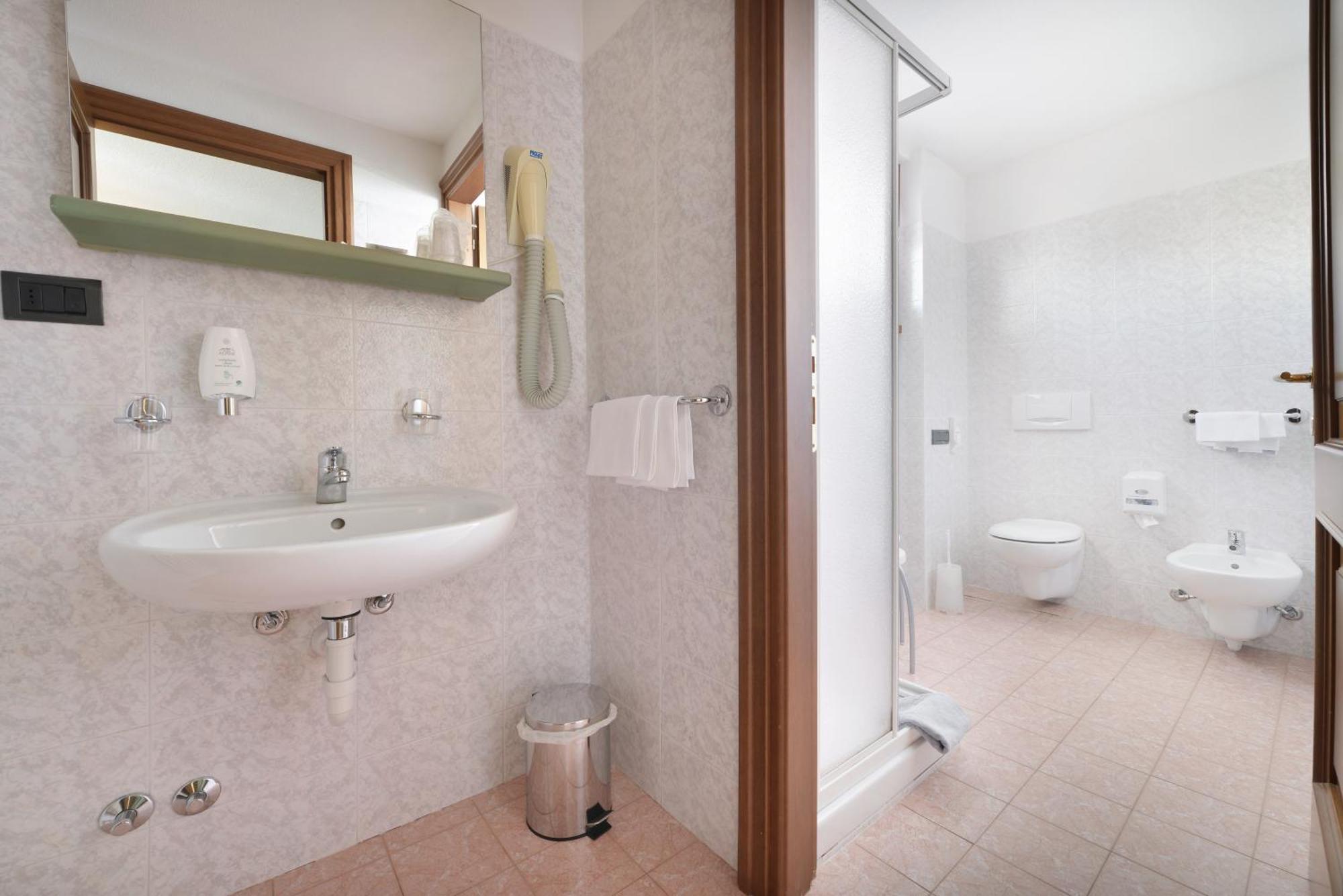 Hotel Tambo Campodolcino Ngoại thất bức ảnh