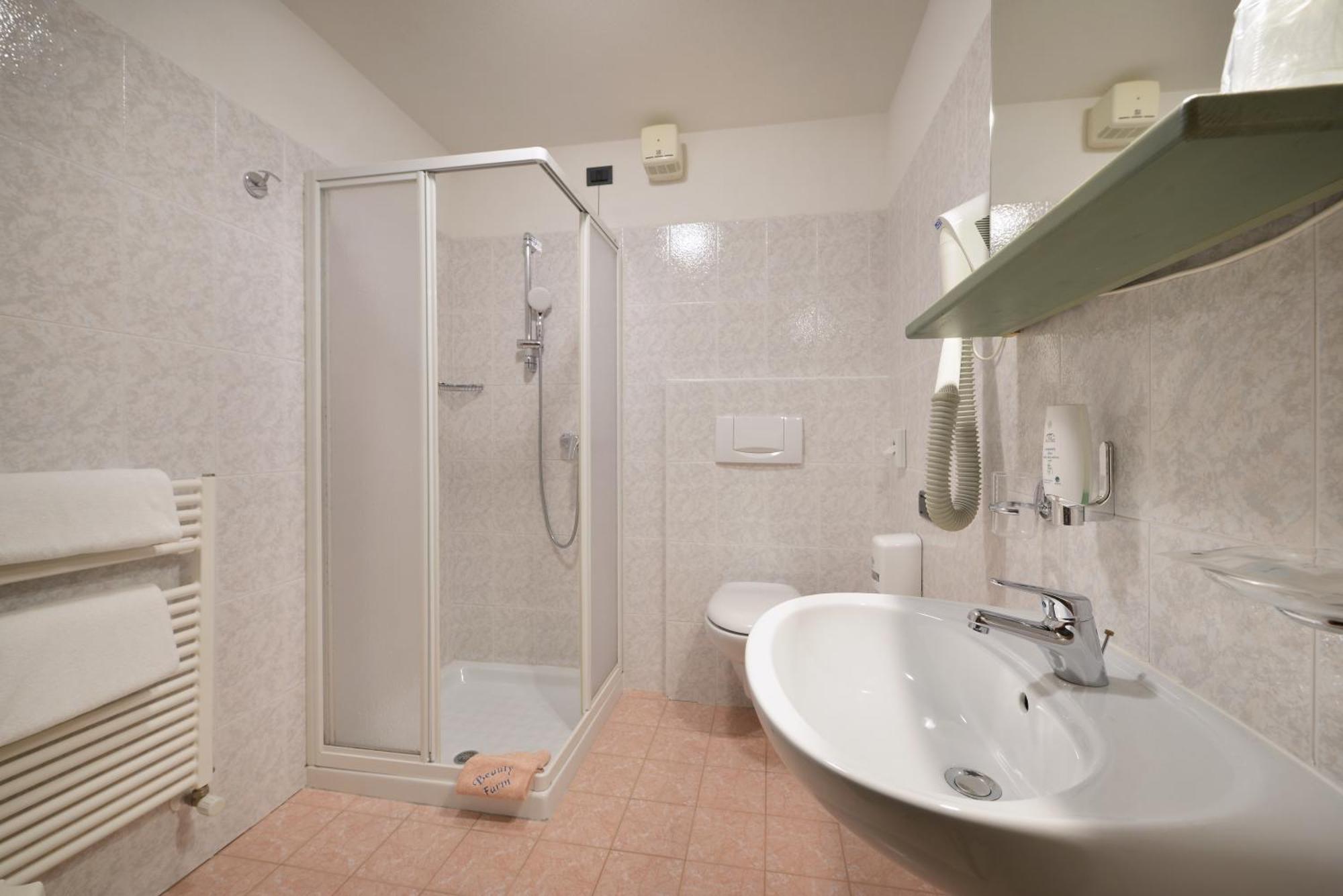 Hotel Tambo Campodolcino Ngoại thất bức ảnh