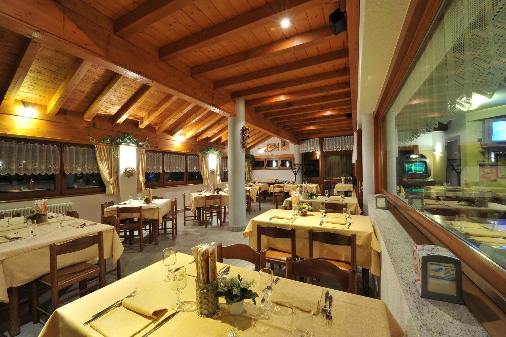 Hotel Tambo Campodolcino Ngoại thất bức ảnh